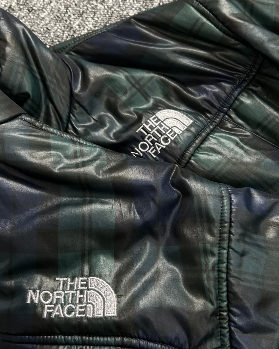 노스페이스 블랙와치 체크 패턴 경량패딩  상품이미지4