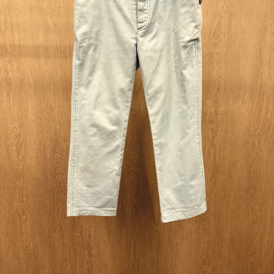 비비안 웨스트우드 코튼 슬림 팬츠 사이드 버튼 포켓 디테일 라이트 블루 상품이미지5