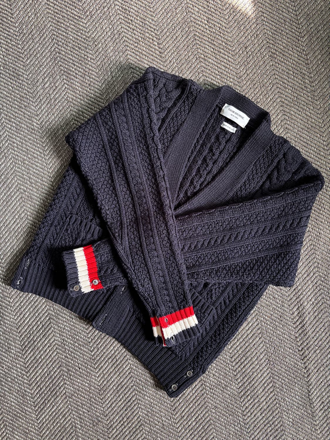 [2/당일배송] 톰브라운 케이블 가디건 2 Size 상품이미지1