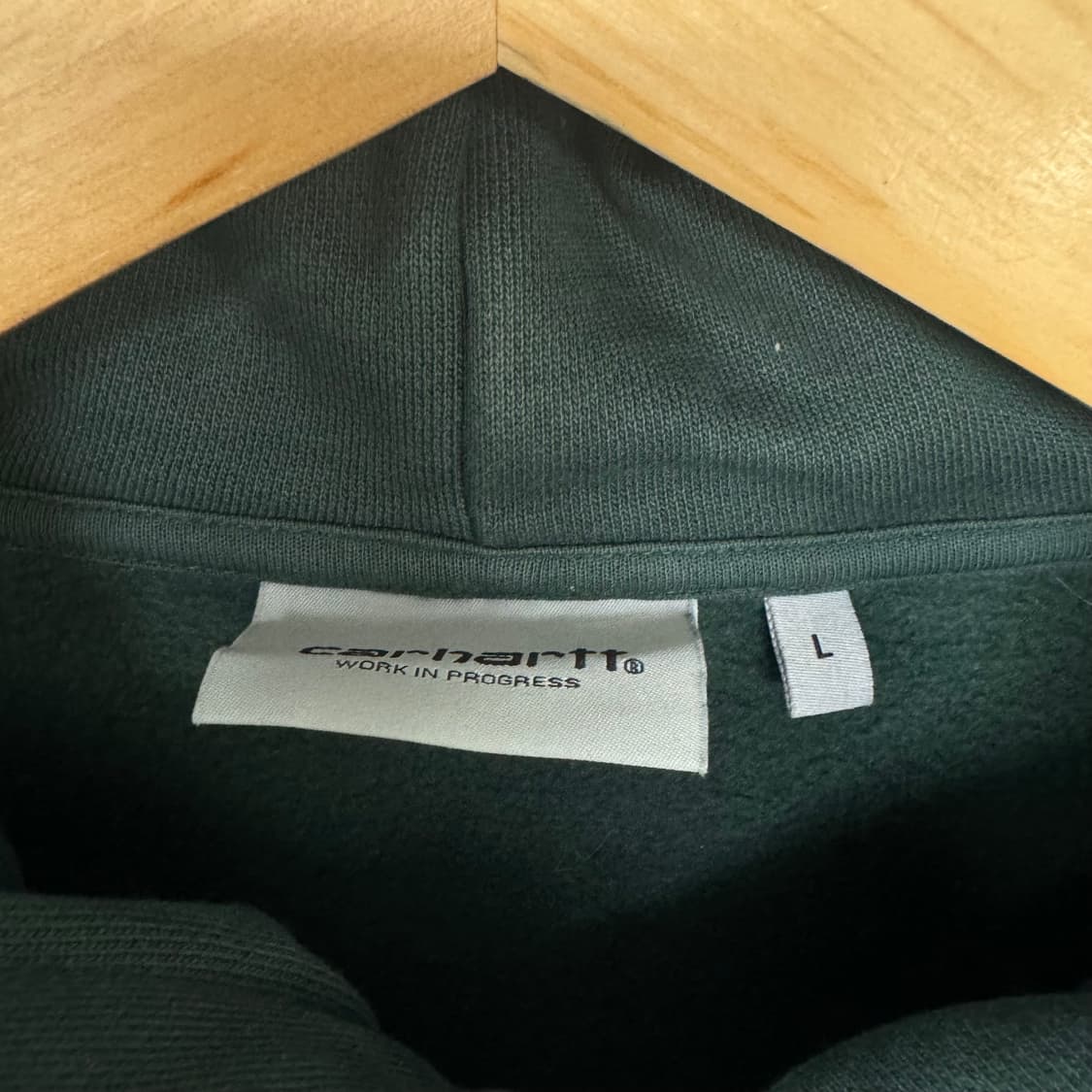 칼하트 WIP 스트립트 로고 후드티 상품이미지3