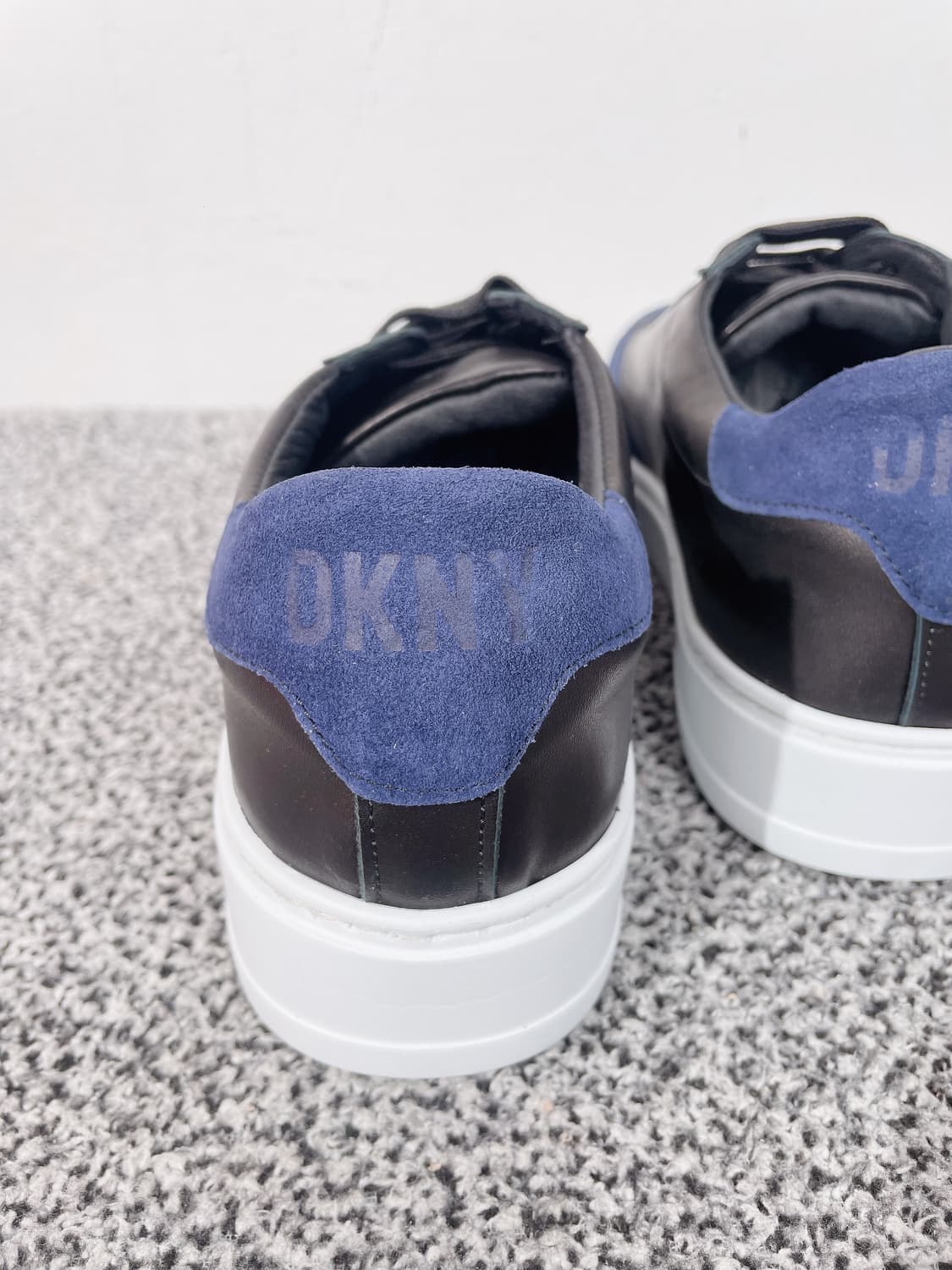 (정품/새상품) DKNY 남성 스웨이드 레더 스니커즈 상품이미지4