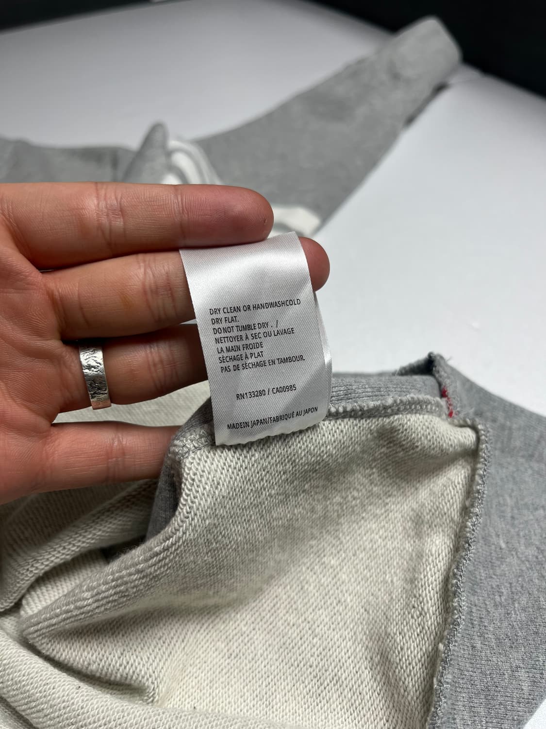 톰브라운 4선 그레이 맨투맨 2사이즈 상품이미지3