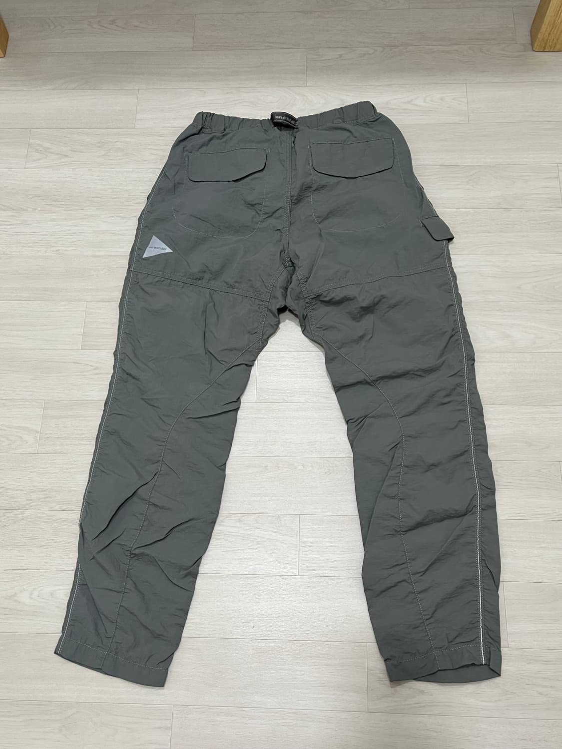 여성 M] 앤드원더 Ny taffeta hiker pants 그레이색상 상품이미지6