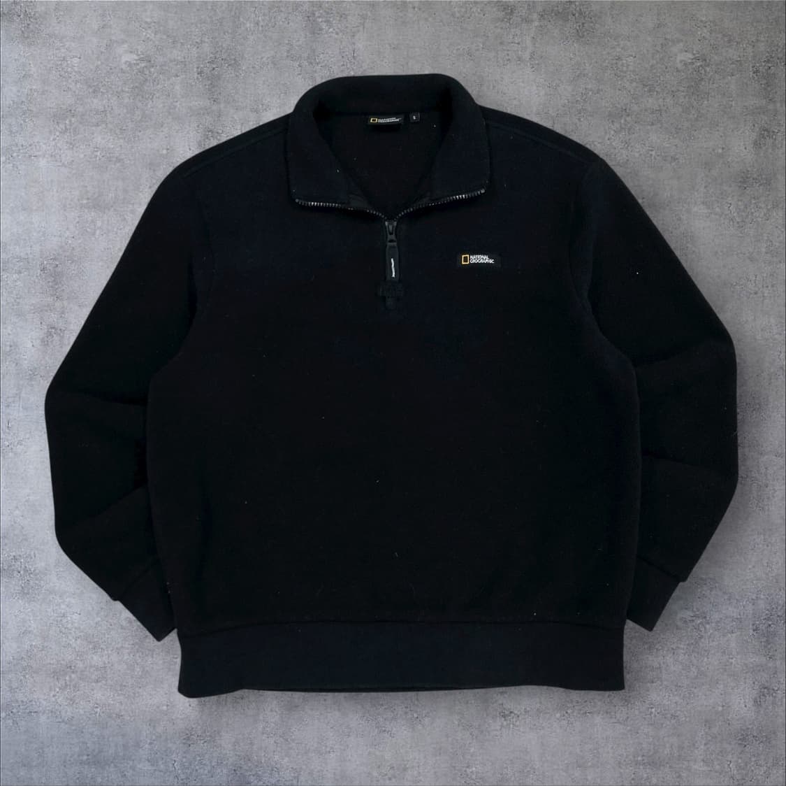 내셔널 지오그래픽 블랙 컬러 스몰 로고 하프 집업 플리스 상품이미지1