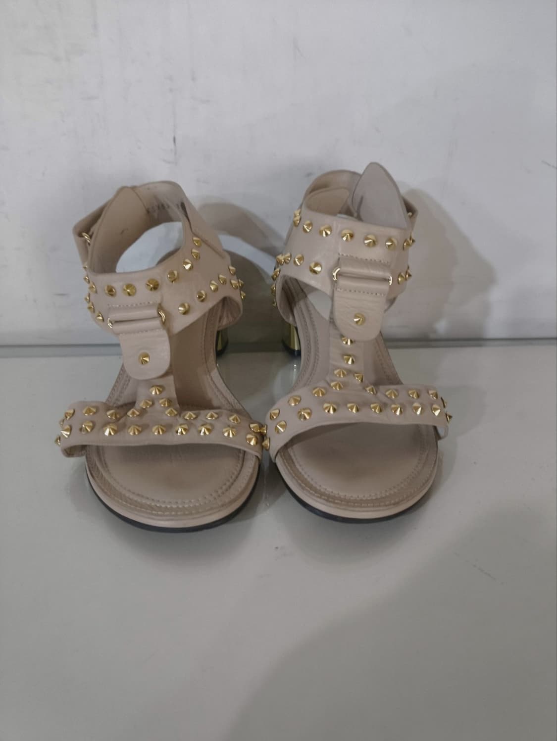 375 245mm 슈콤마보니 골드 스터드 펌프스힐 샌들 상품이미지2