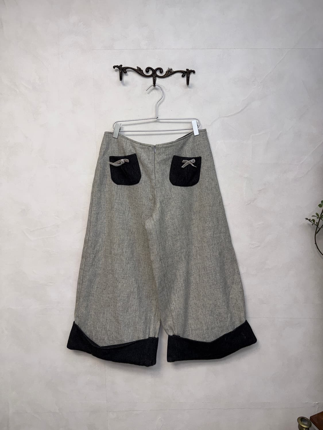Gray wool ribbon pocket wide pants 상품이미지1