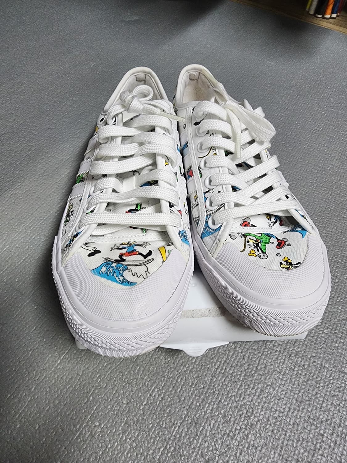 아디다스 니짜 디즈니 콜라보 스니커즈 화이트 상품이미지4