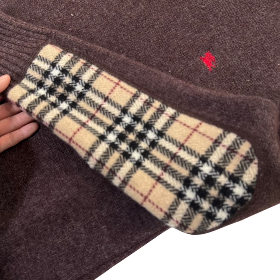 정품 버버리 노바체크 암패치 브라운 니트 상품이미지3
