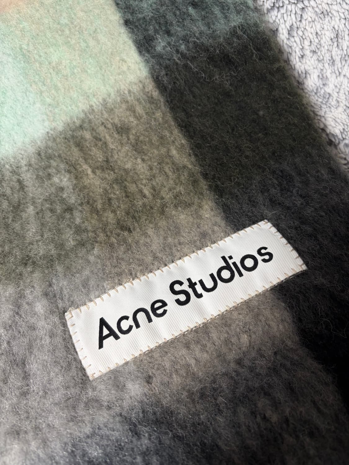 아크네 스튜디오 머플러 못도리 상품이미지2