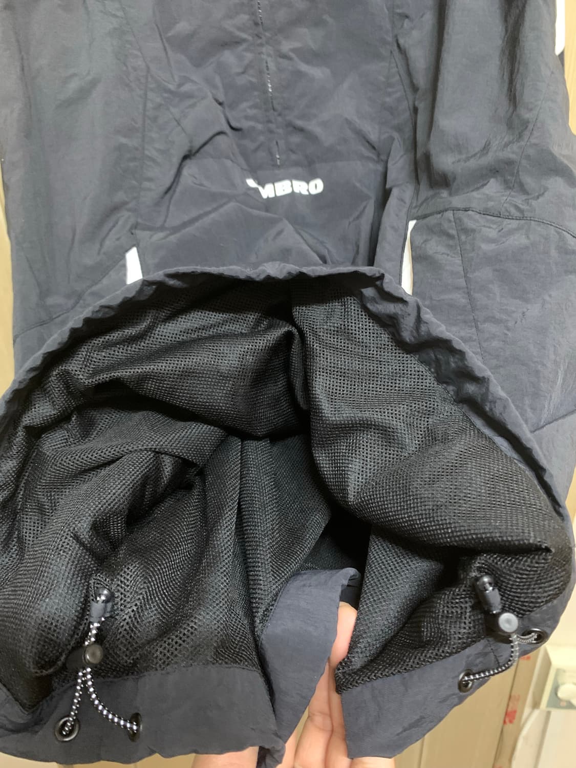 엄브로 블랙 후드 바람막이 105 상품이미지5