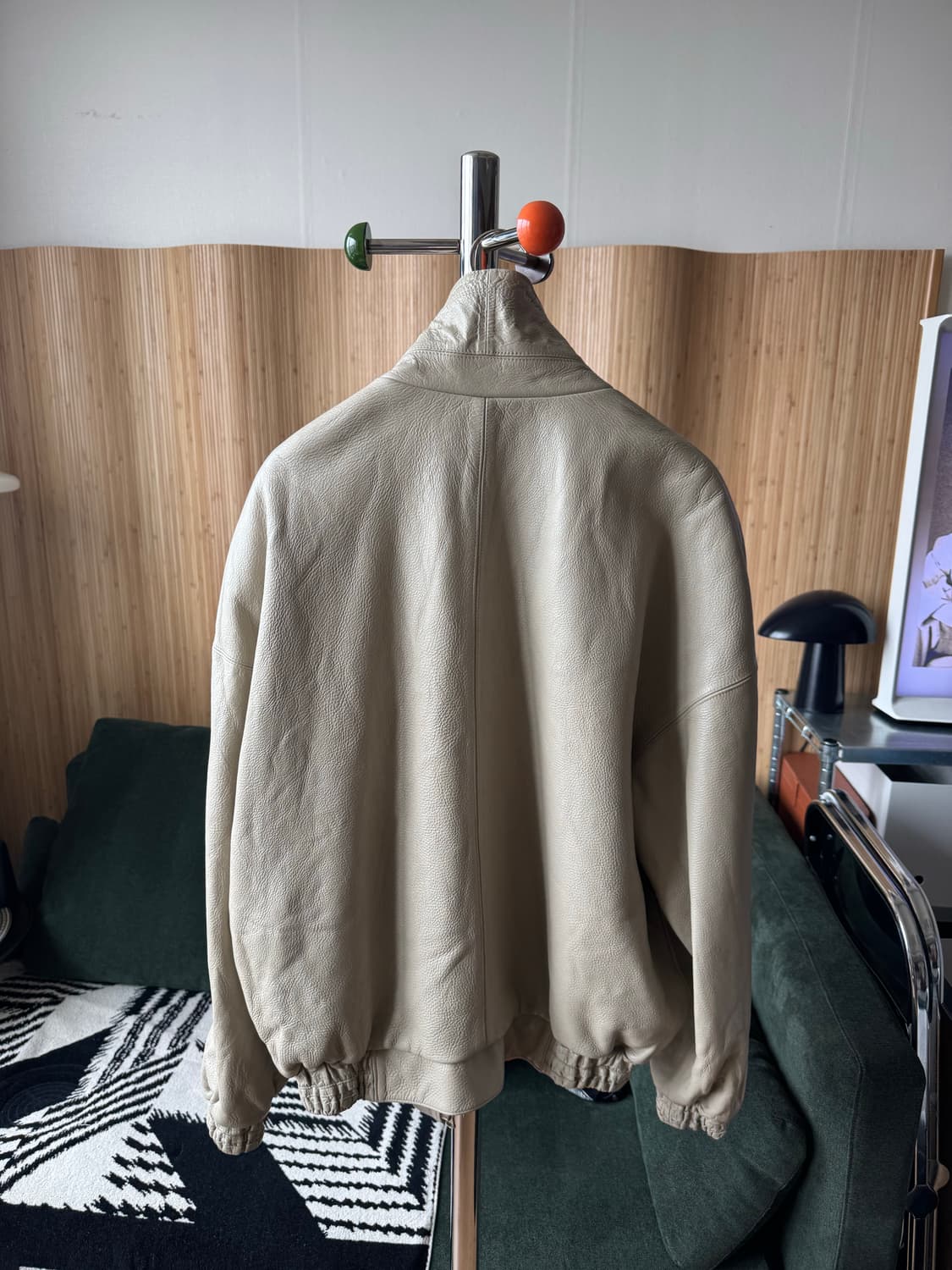 [L] 렉토(RECTO) 카우하이드 가죽 자켓 (크림/베이지) 구성품 X 상품이미지10