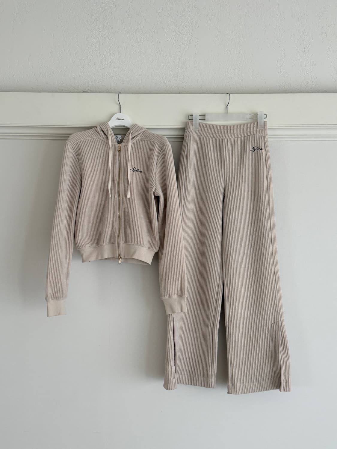 새상품 )나일로라 트레이닝 세트 상품이미지1