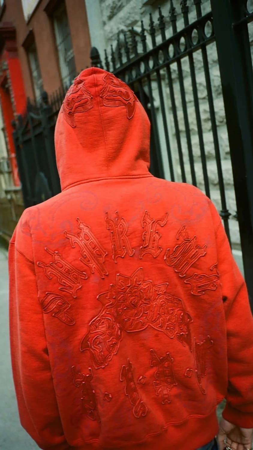 슈프림 레더 아플리케 집업 후드 스웨트셔츠 번트 레드 - 25SS 상품이미지2