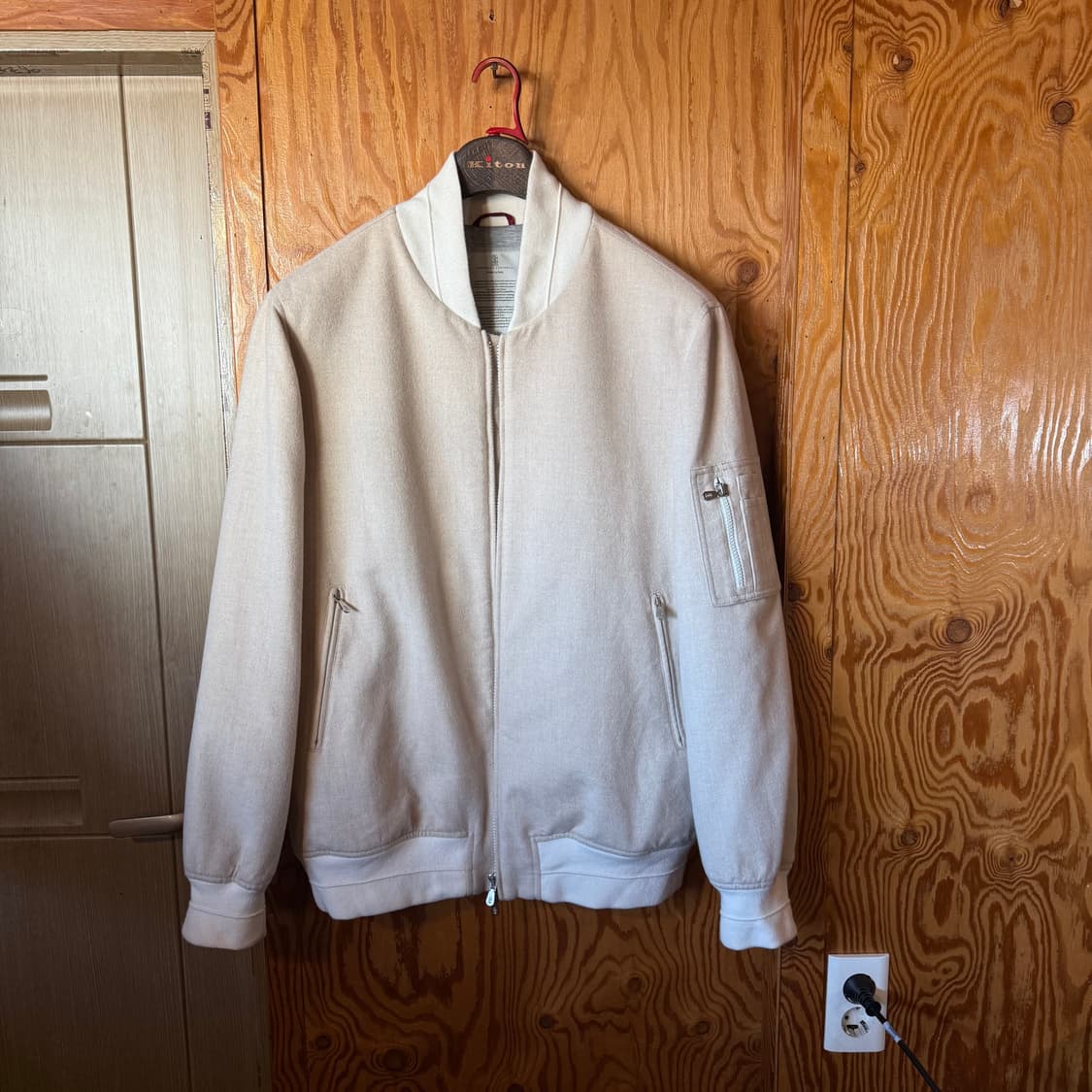 브루넬로 쿠치넬리 23 F/w 캐시미어 봄버 자켓 판매 합니다. 상품이미지3