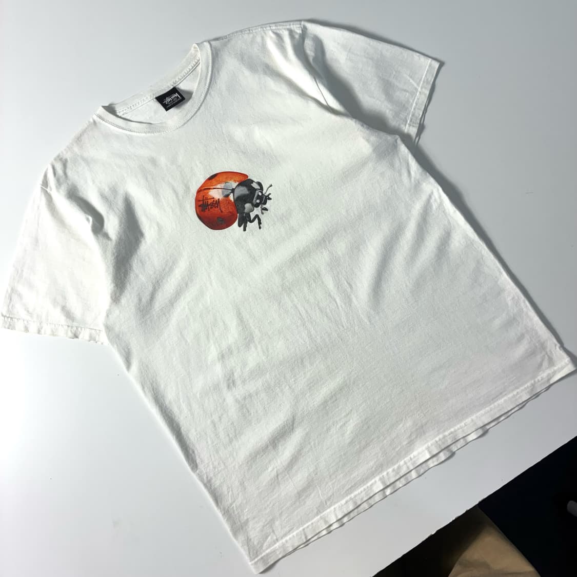 Stussy  스투시 레이디버그 화이트 반팔 티셔츠  상품이미지1