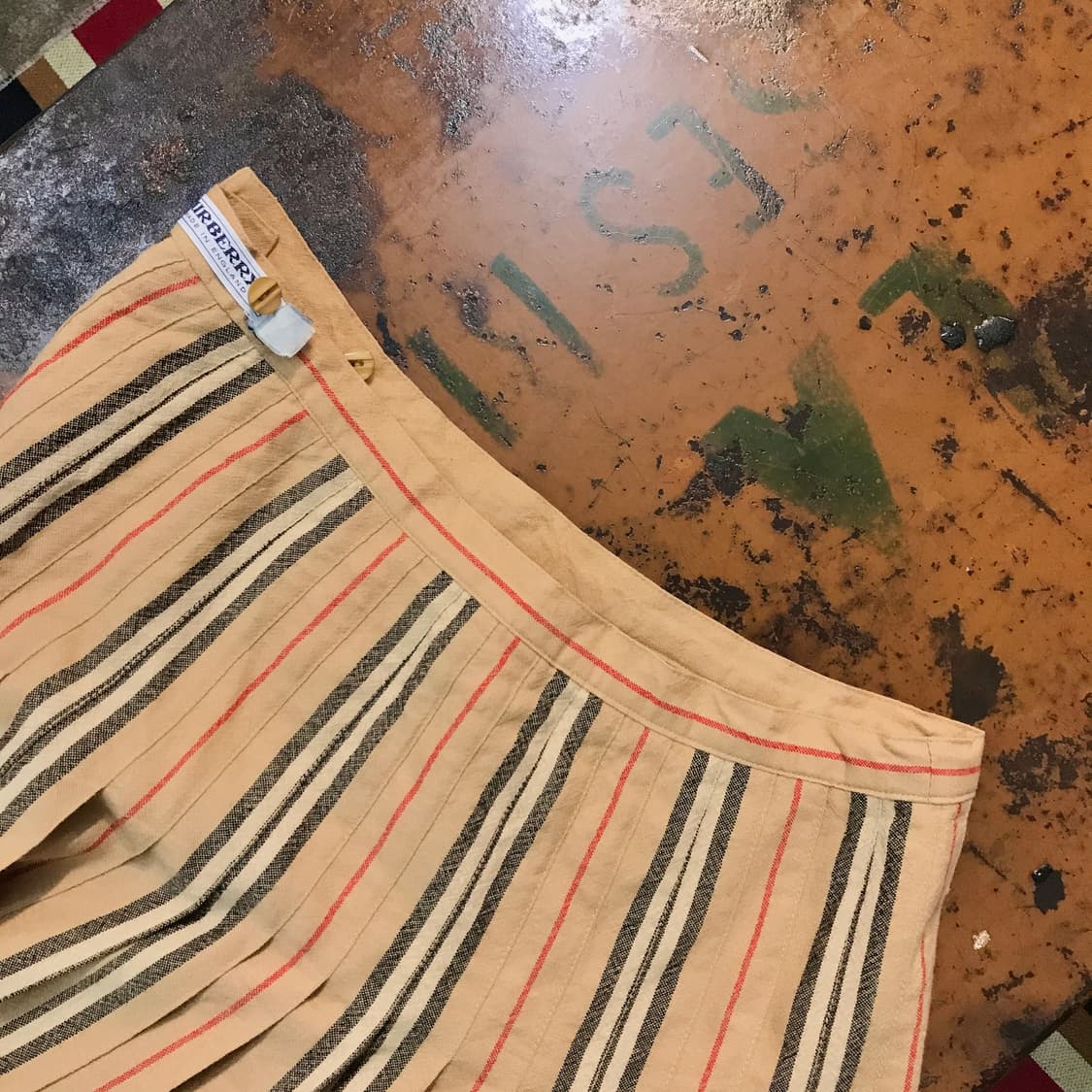 버버리 베이지 노바체크 플리츠 미디 스커트 허리 31  상품이미지3