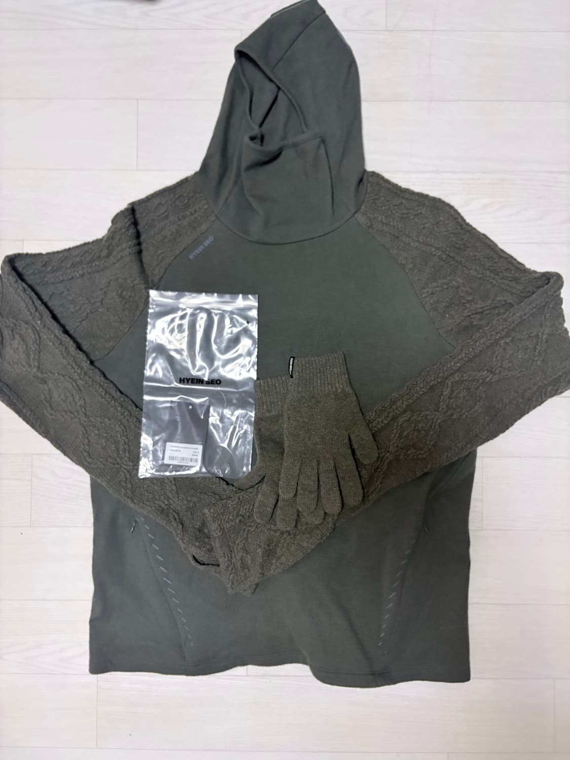 Hyein seo 혜인서 테크 울 후디 상품이미지1