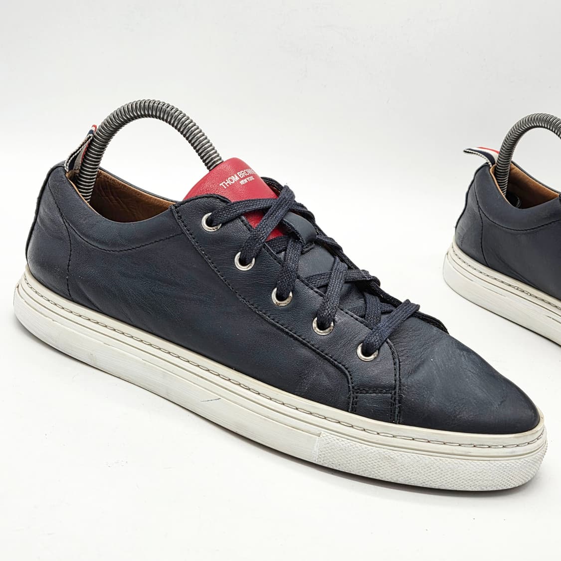 톰브라운 클래식 로우탑 스니커즈 네이비 (265)  상품이미지5