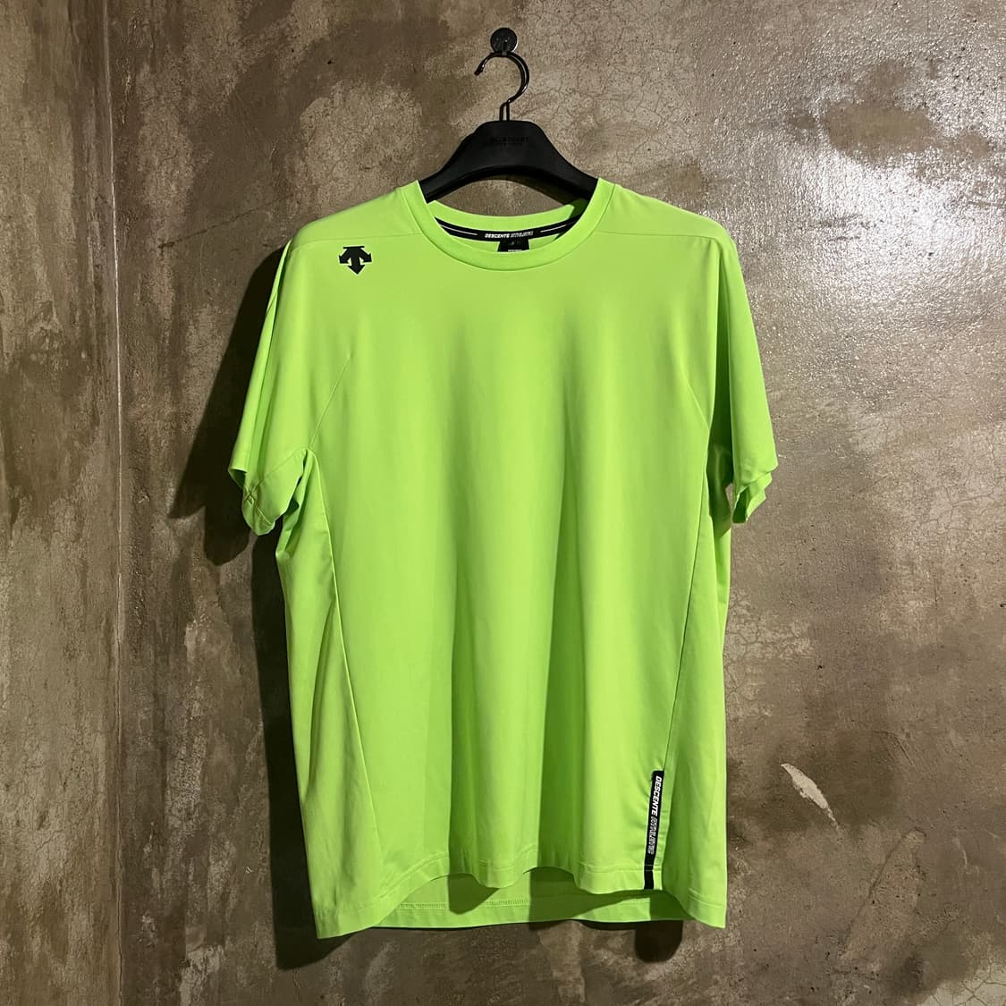 데상트 라운드 반팔티 상품이미지1