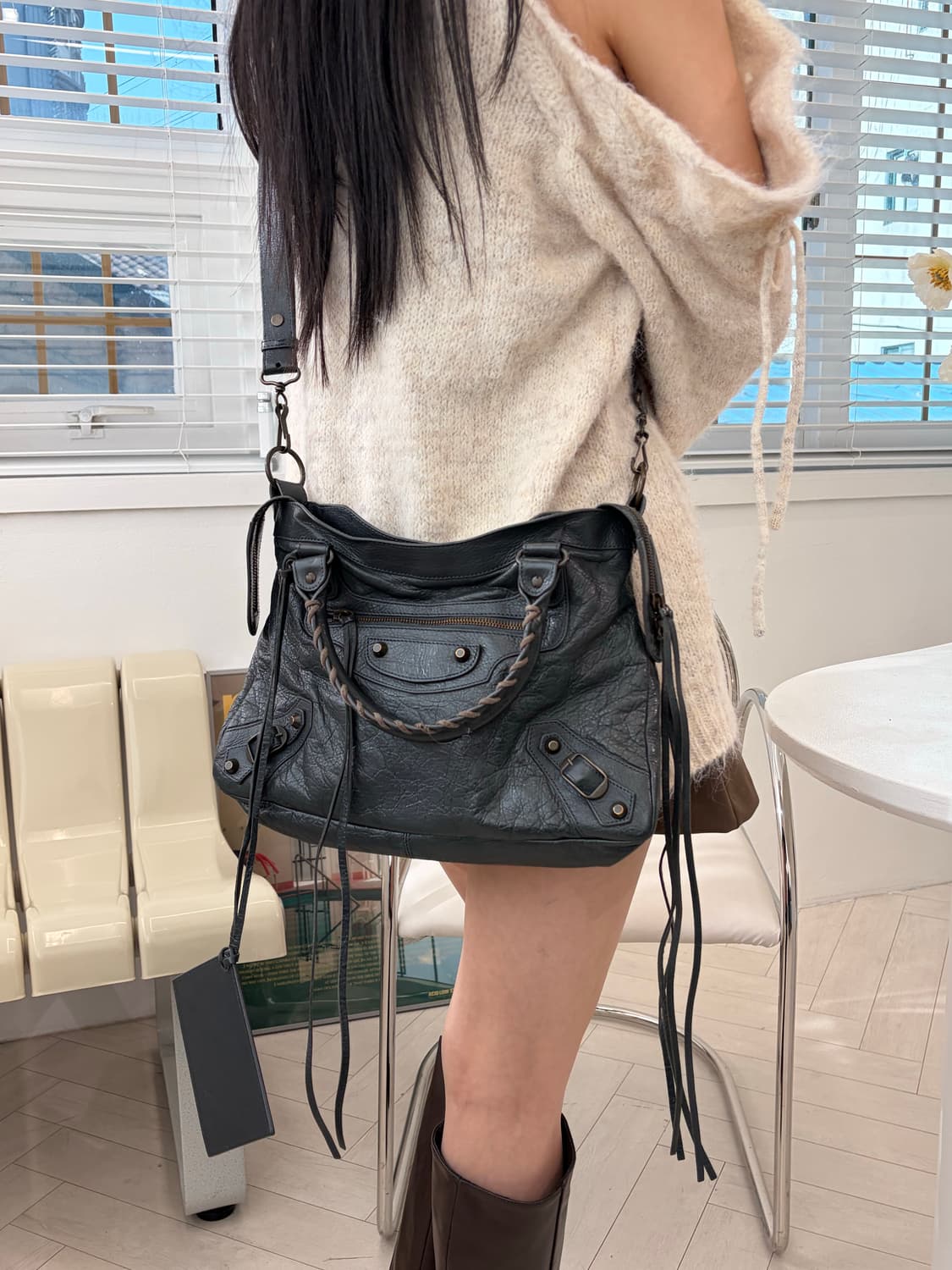 [A 정품] 발렌시아가 시티 모터백 타운 다크그레이 상품이미지7