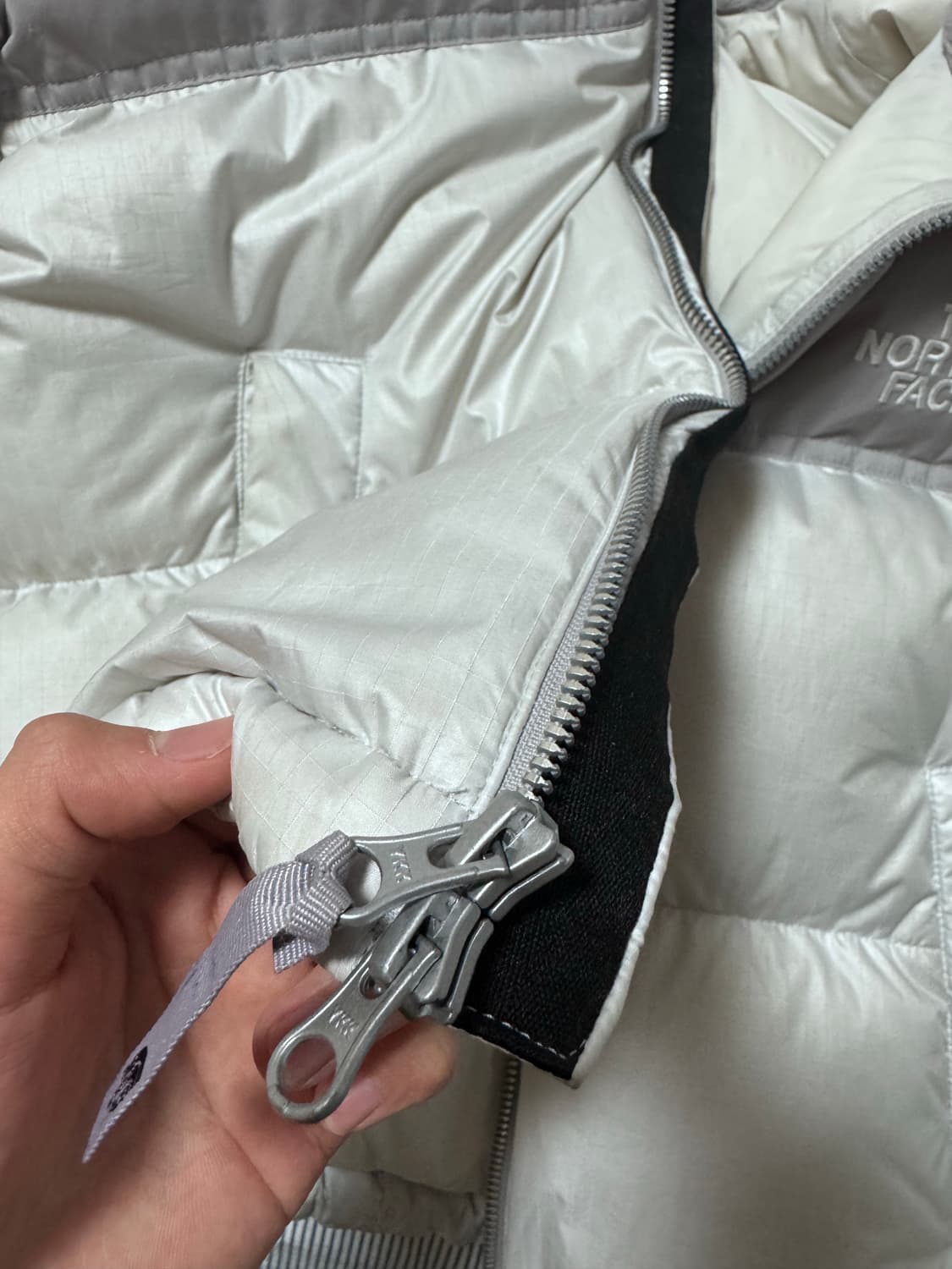 W 노스페이스 화이트라벨 노벨티 눕시 다운 자켓 아이스 그레이 상품이미지9