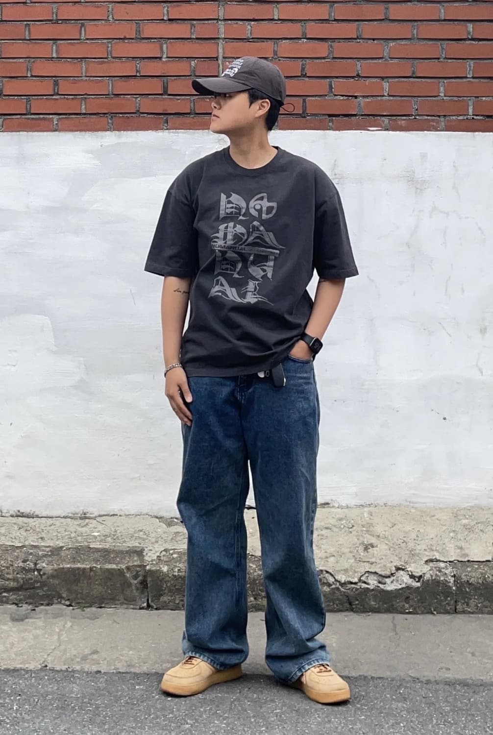 노매뉴얼 블랙 레터 티셔츠 (차콜) M 상품이미지4