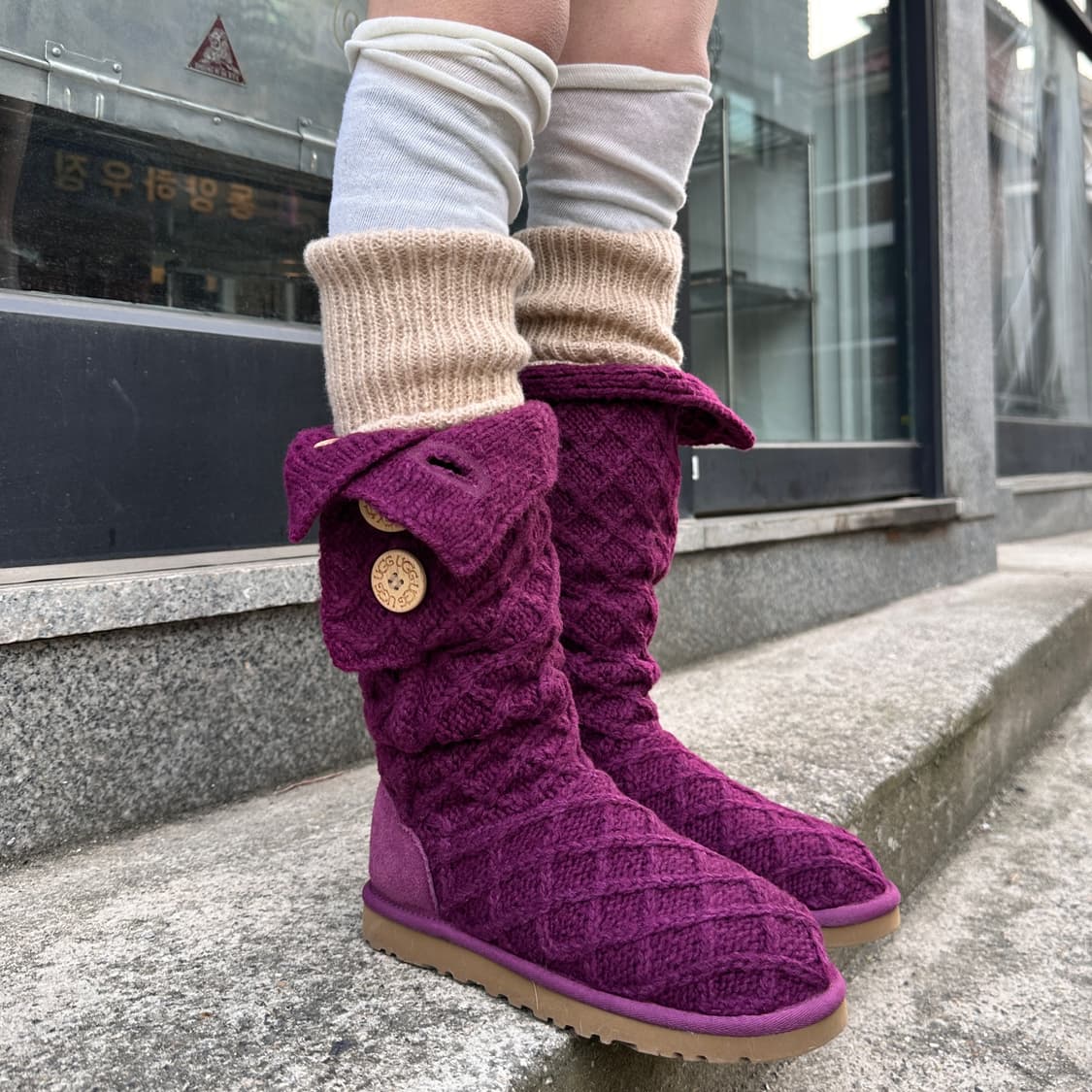 00s 레어 다크 핑크 와플 니트 카디 어그 부츠 상품이미지1