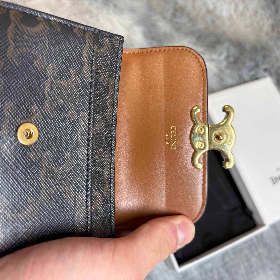 셀린느 트리옹프 플랩 카드지갑 상품이미지5