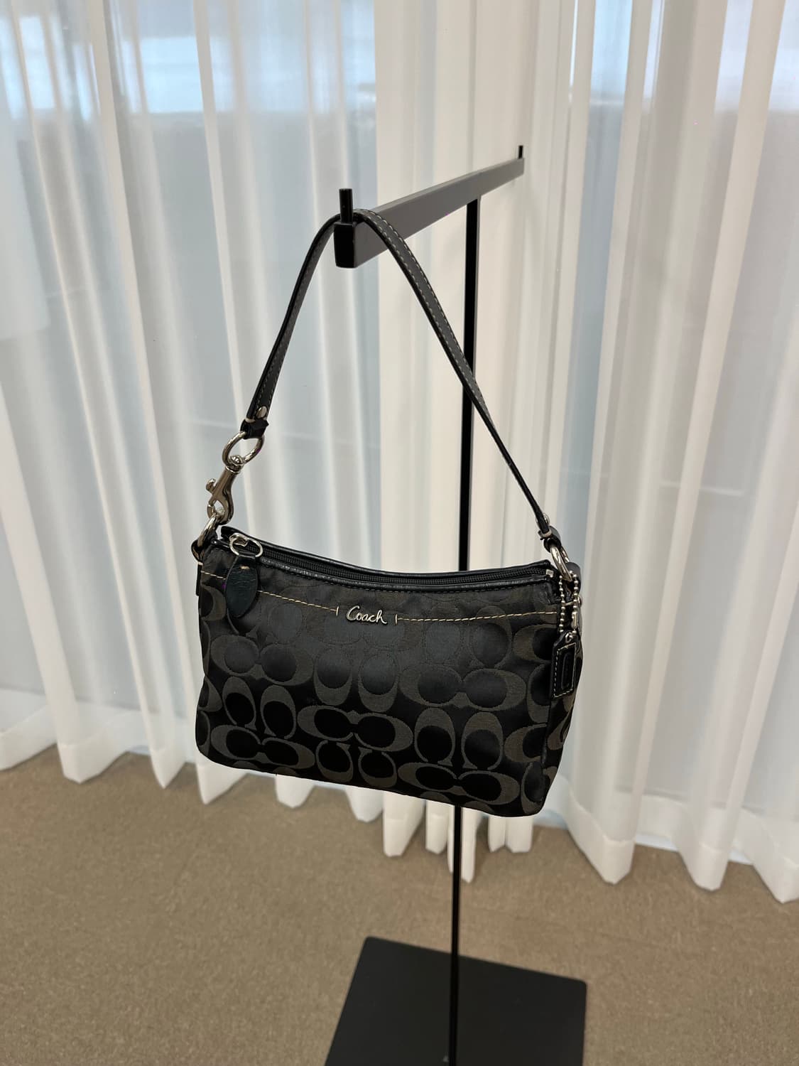 Coach Black Mini Bag 상품이미지3