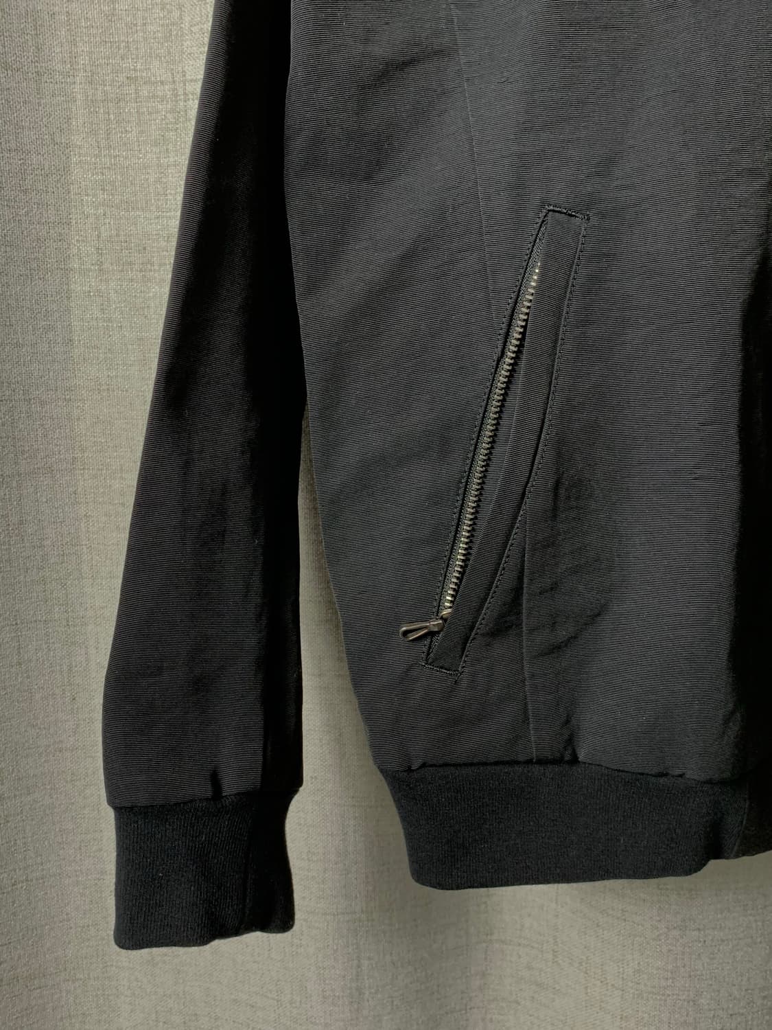Julius 17ss 사선 하이넥 자켓 상품이미지5