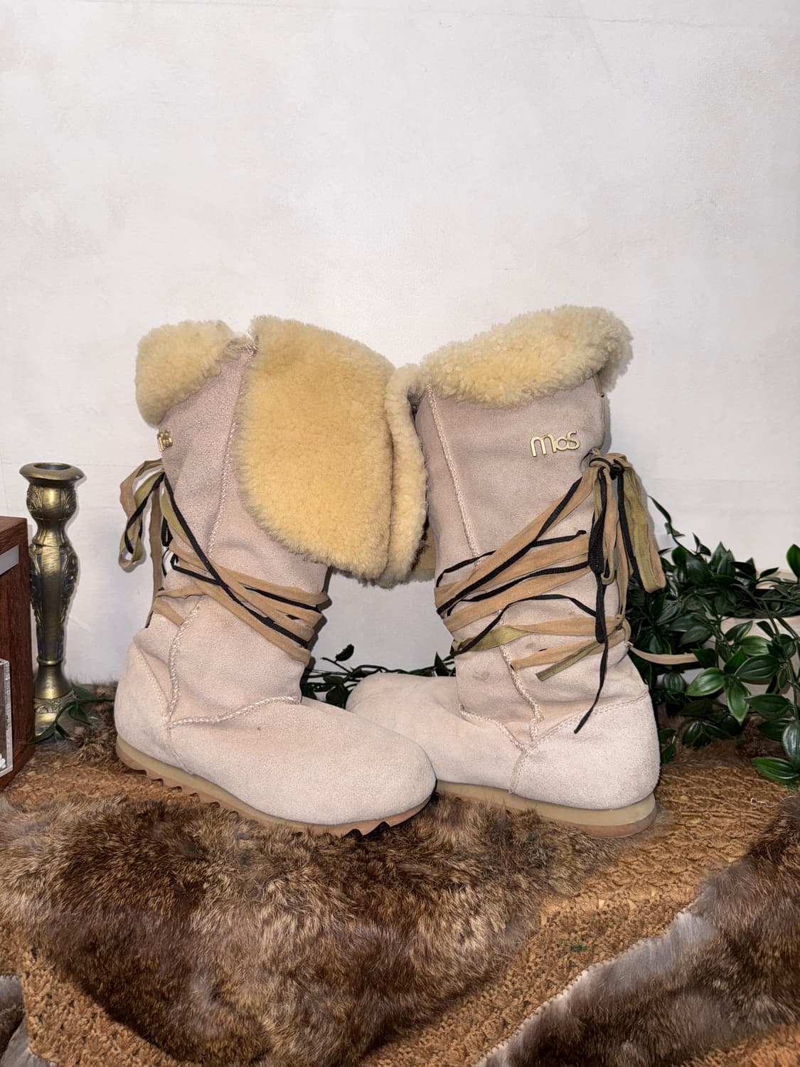 MOS ivory eskimo strap lamb fur boots  상품이미지1