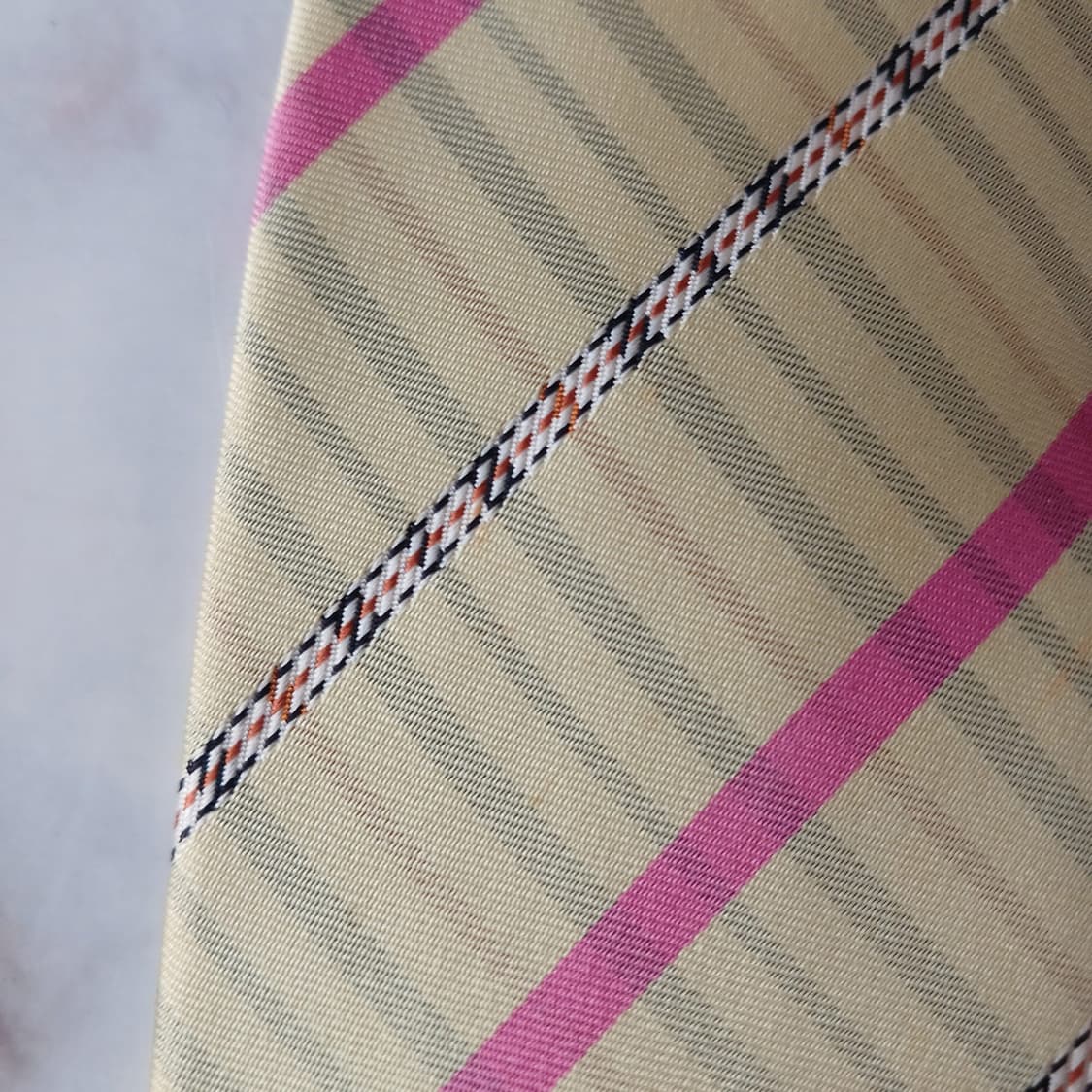 닥스 실크 옐로우 스트라이프 넥타이 9.6cm A등급 A1943
 상품이미지8