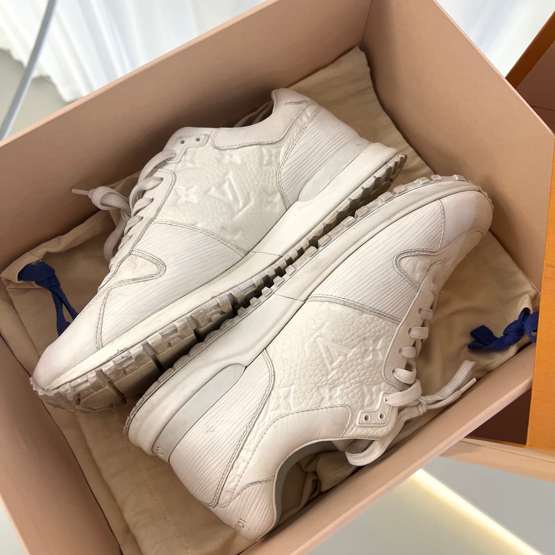 루이비통 토뤼옹 런어웨이 화이트 260 상품이미지1