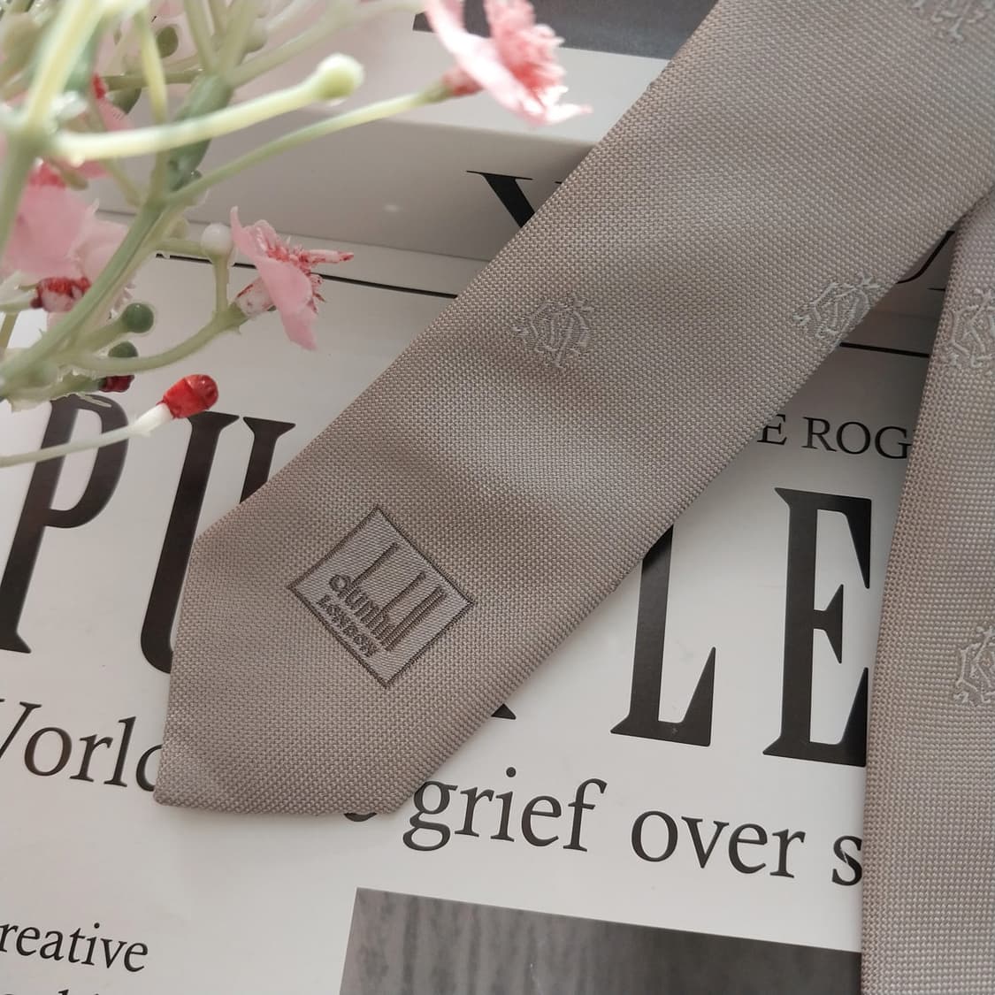 던힐 실크 그레이 로고 자카드 넥타이 8.5cm A+등급 K1693
 상품이미지6