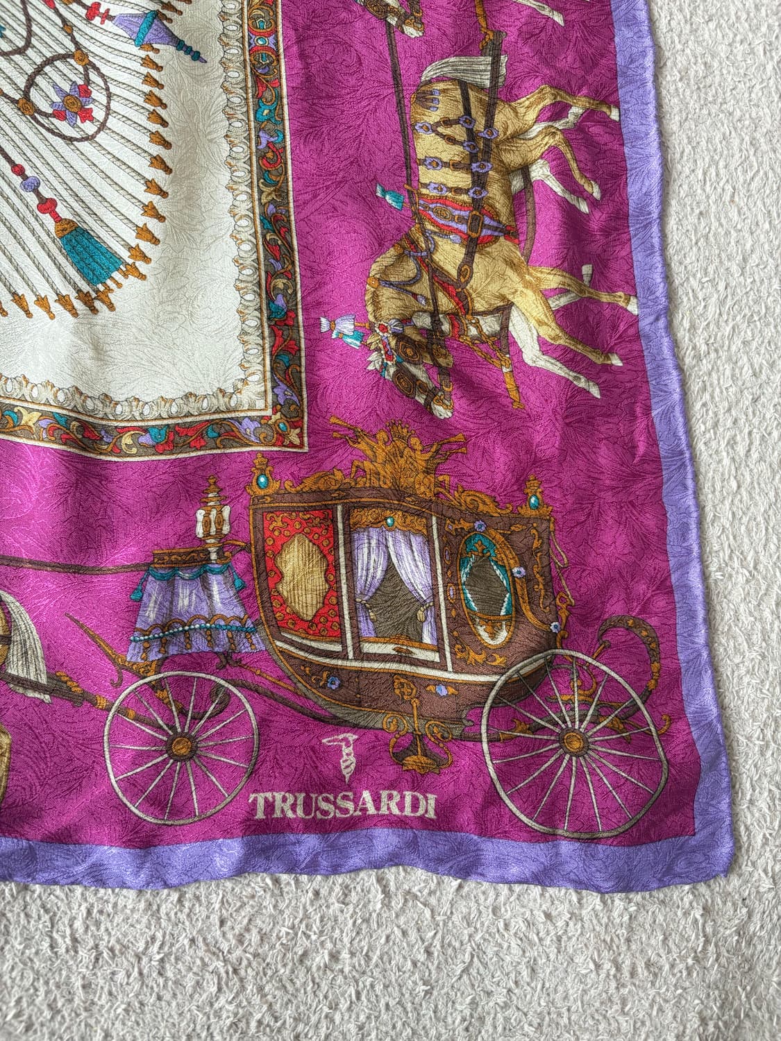 [희귀템] 트루사르디 마차 항아리 패턴 실크 스카프 상품이미지2