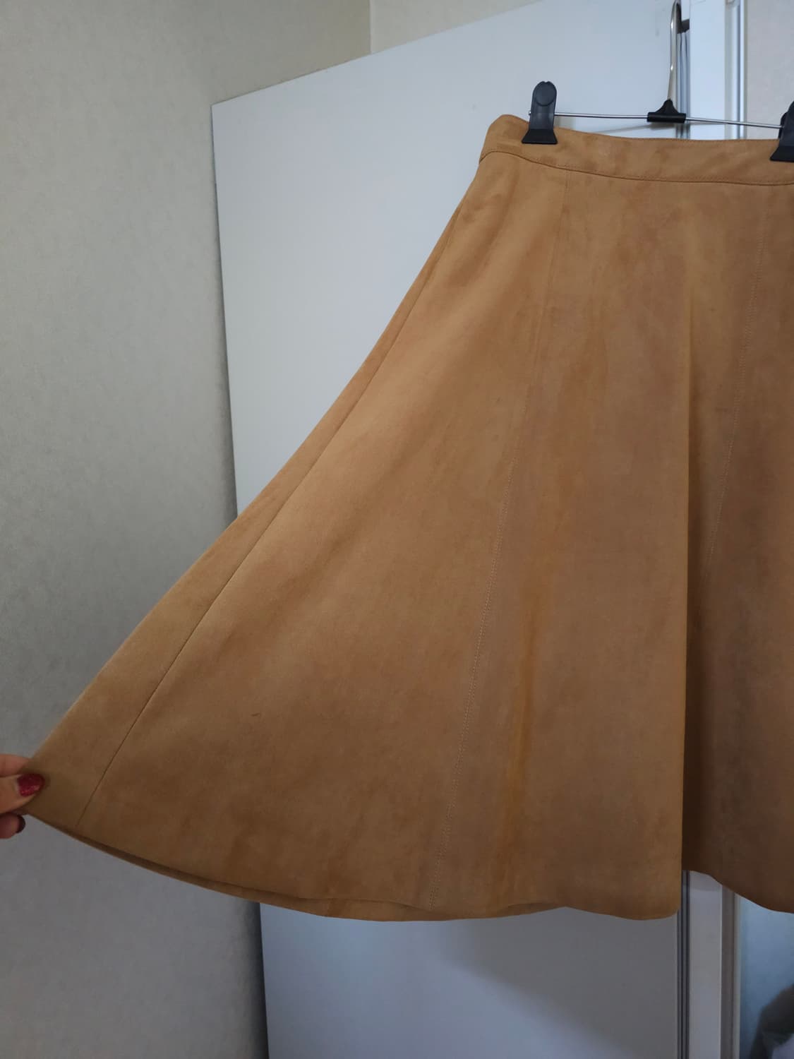 BCBG 스웨이드 A라인 롱 스커트 상품이미지3