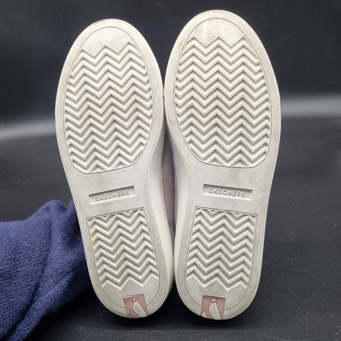 스케쳐스 스웨이드 여성스니커즈245 상품이미지3