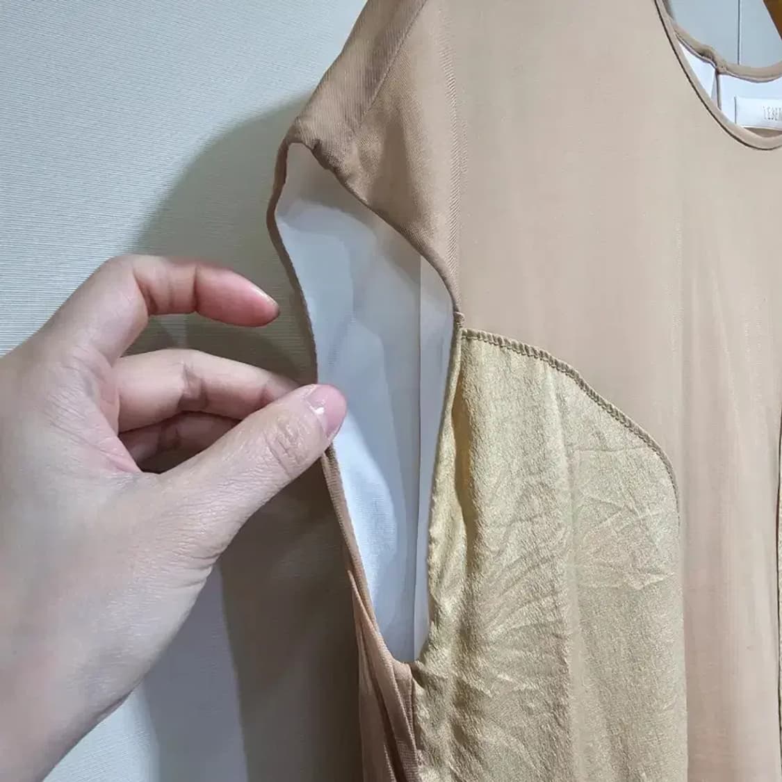 르베이지 배색 슬리브리스 롱 블라우스 ~66 상품이미지3