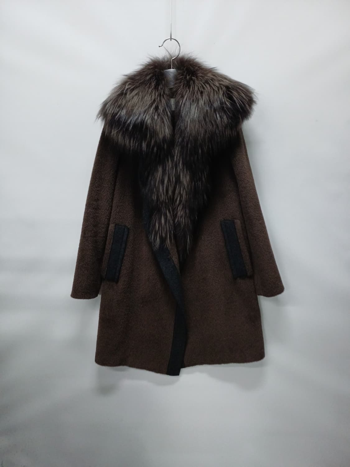 미샤(MICHAA) 정품 라마 혼방 폭스퍼 코트 상품이미지1