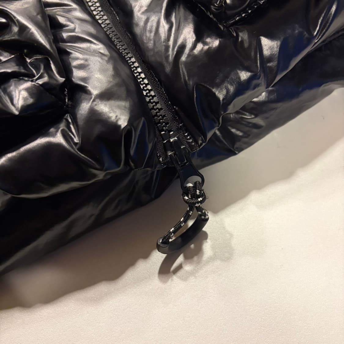 마뗑킴 블랙 유광 광택 패딩 점퍼 D230 상품이미지5