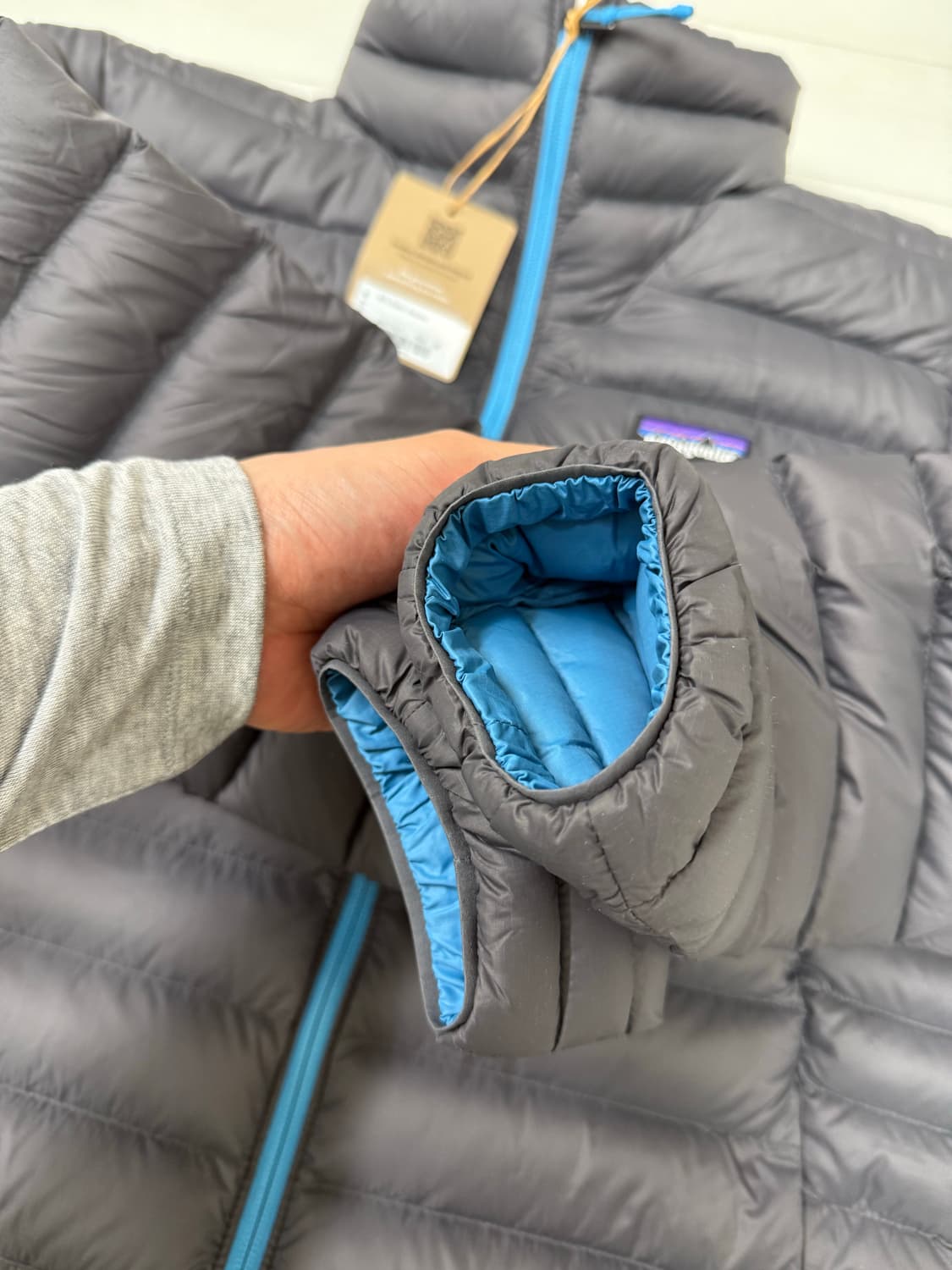 25fw 파타고니아 패딩 M 사이즈 롯데백화점 명동 구매  구매후 3회착 상품이미지2