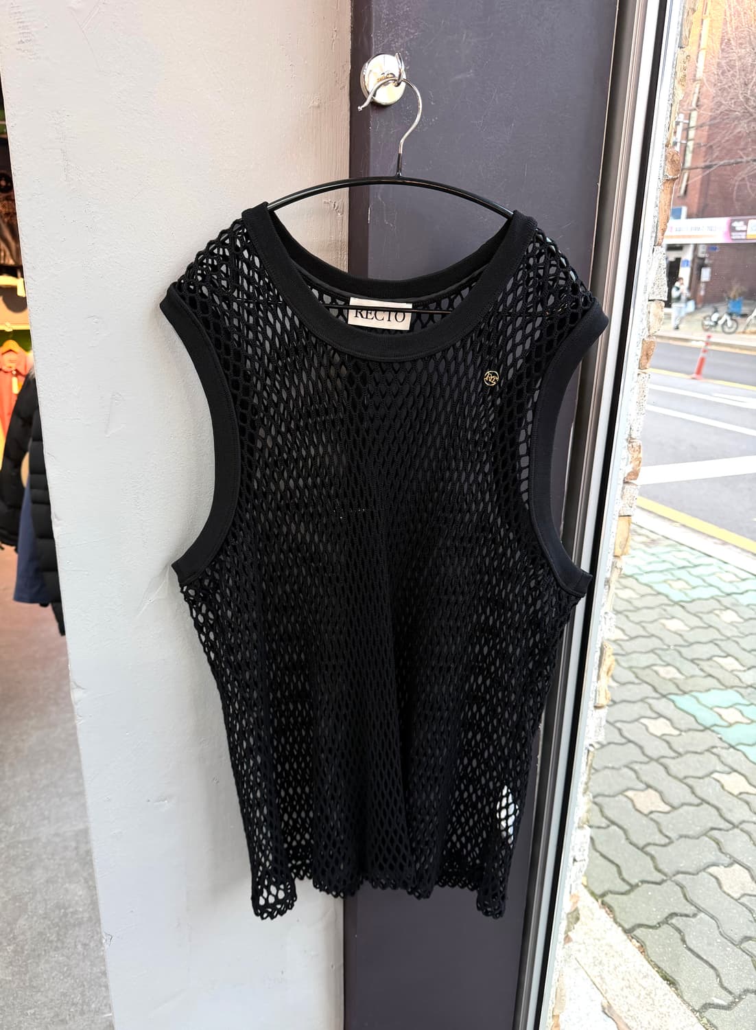 L/ 렉토 허니콤 슬리브리스 탑 블랙 상품이미지3