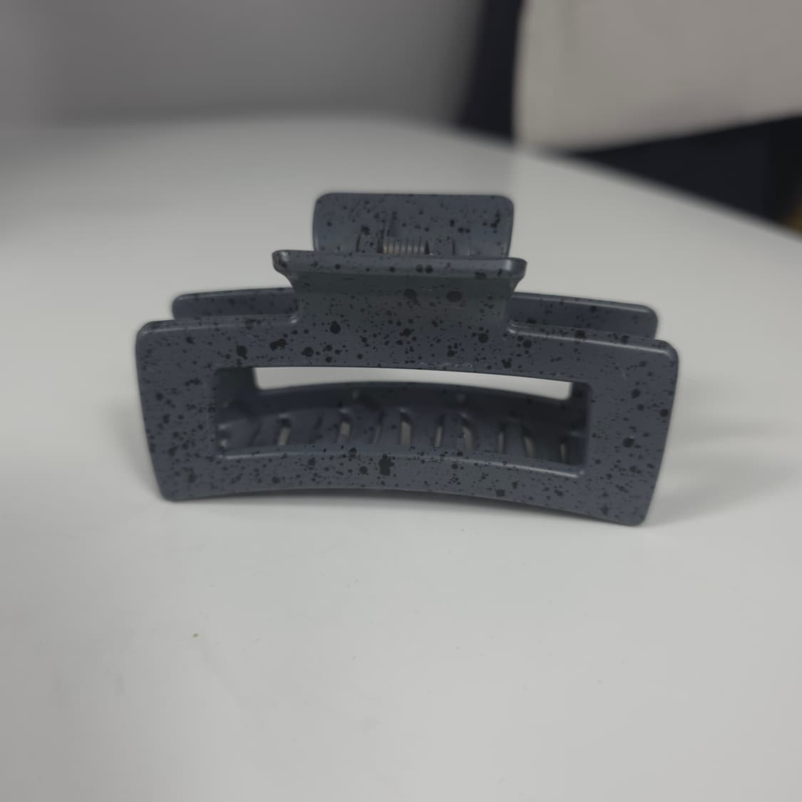 [새상품] 그레이 먹색 호피 무늬 사각 헤어집게핀 상품이미지1