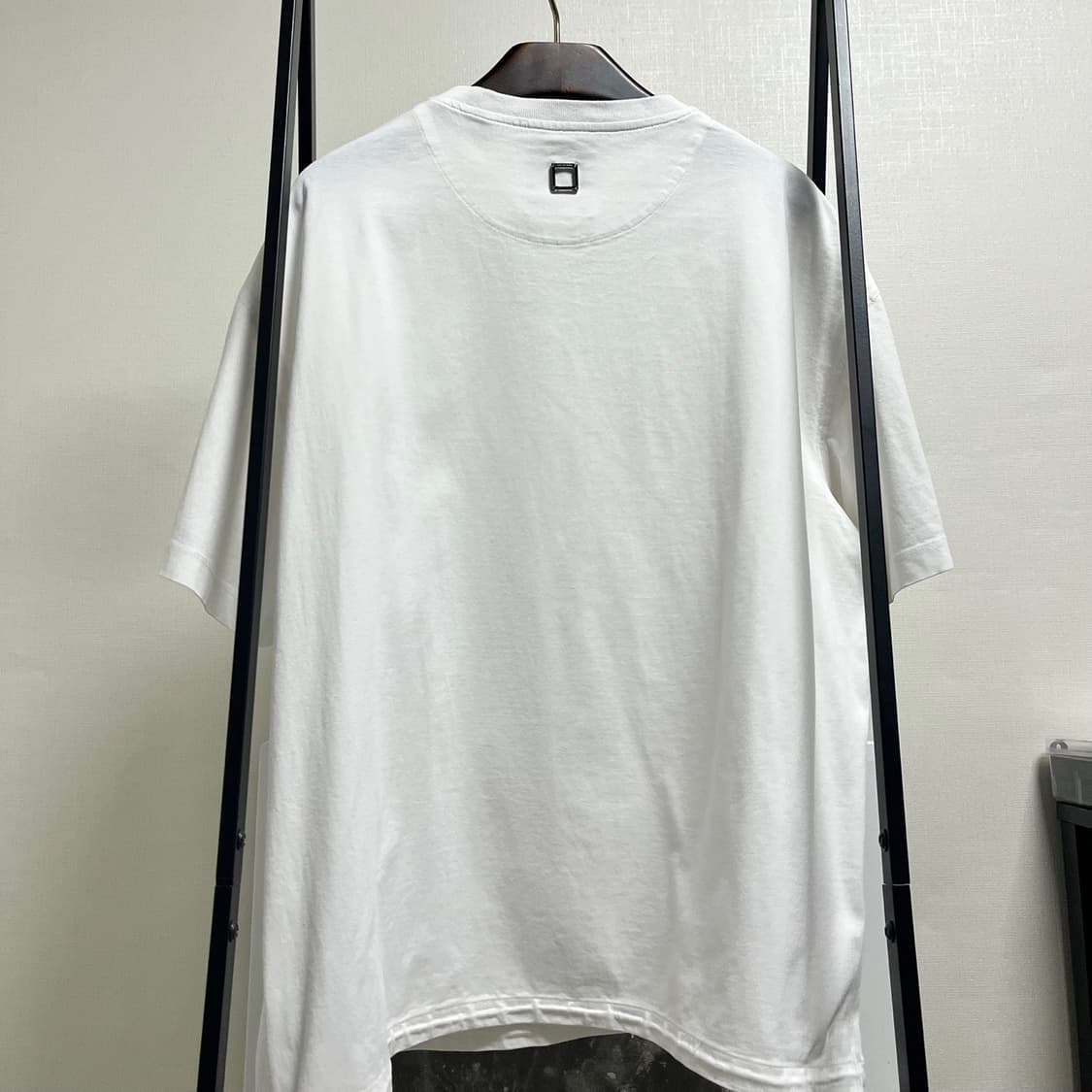 정품 48) 우영미 메탈로고 오버핏 반팔 티셔츠 100 상품이미지3