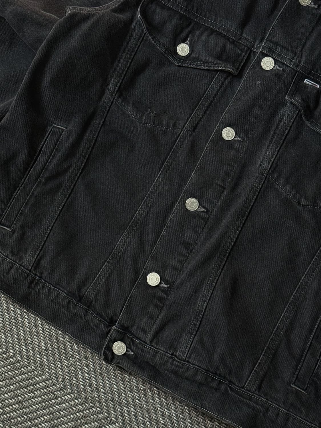 TOMMY JEANS 흑청 트러커 데님 자켓 (105-110) 상품이미지5