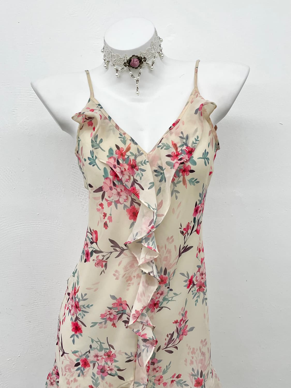 에블린 플로럴 프릴 슬립 상품이미지2