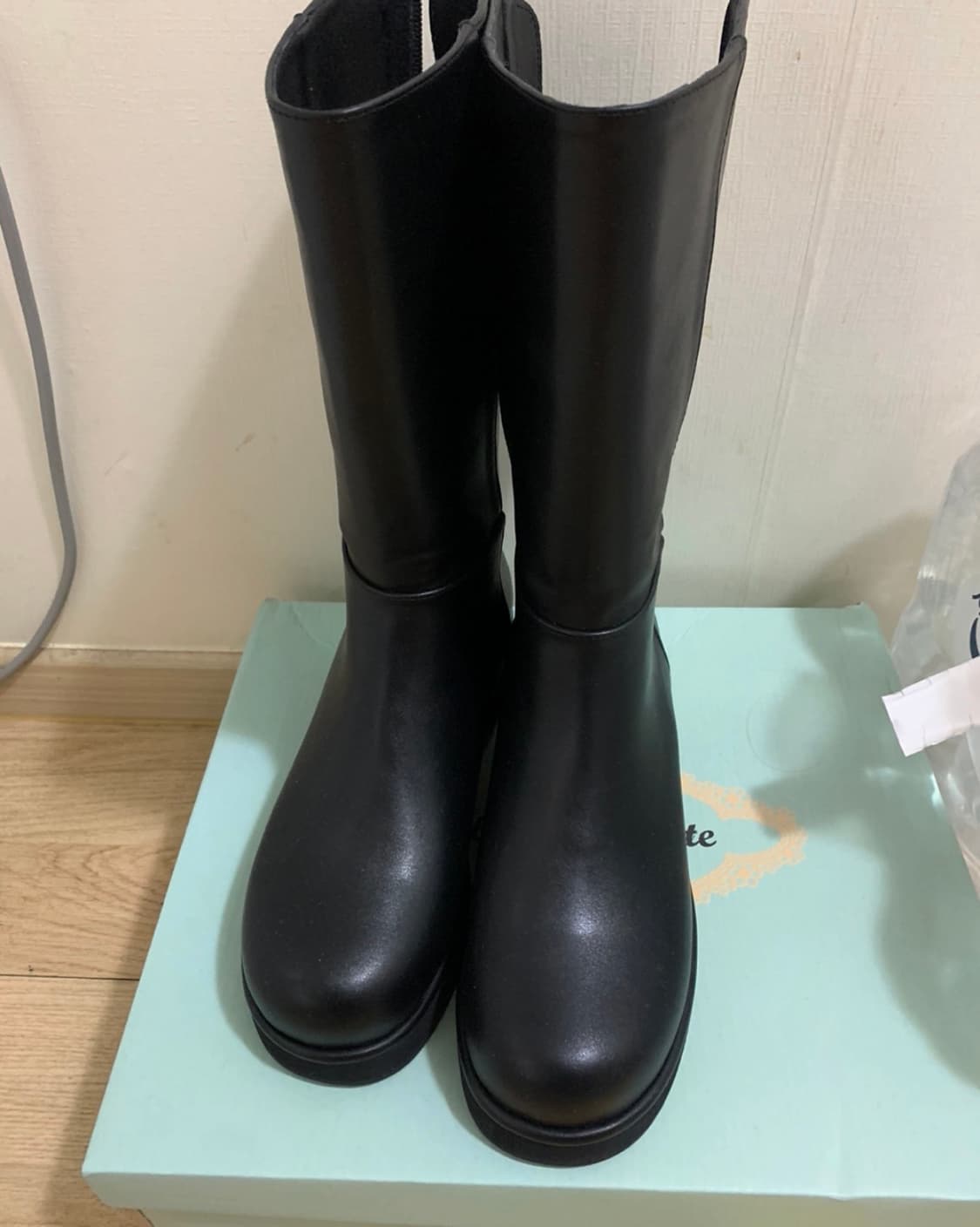 솔트앤초콜릿 라운드 토 미들부츠 블랙 상품이미지2