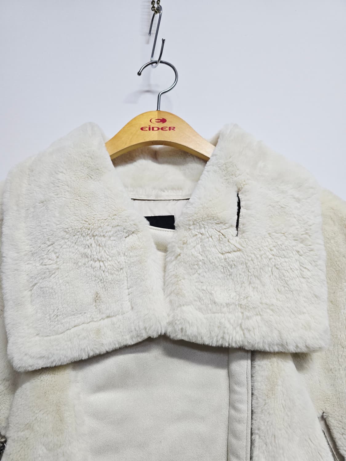 la tium 여성 아이보리 무스탕 다운패딩자켓95 상품이미지2