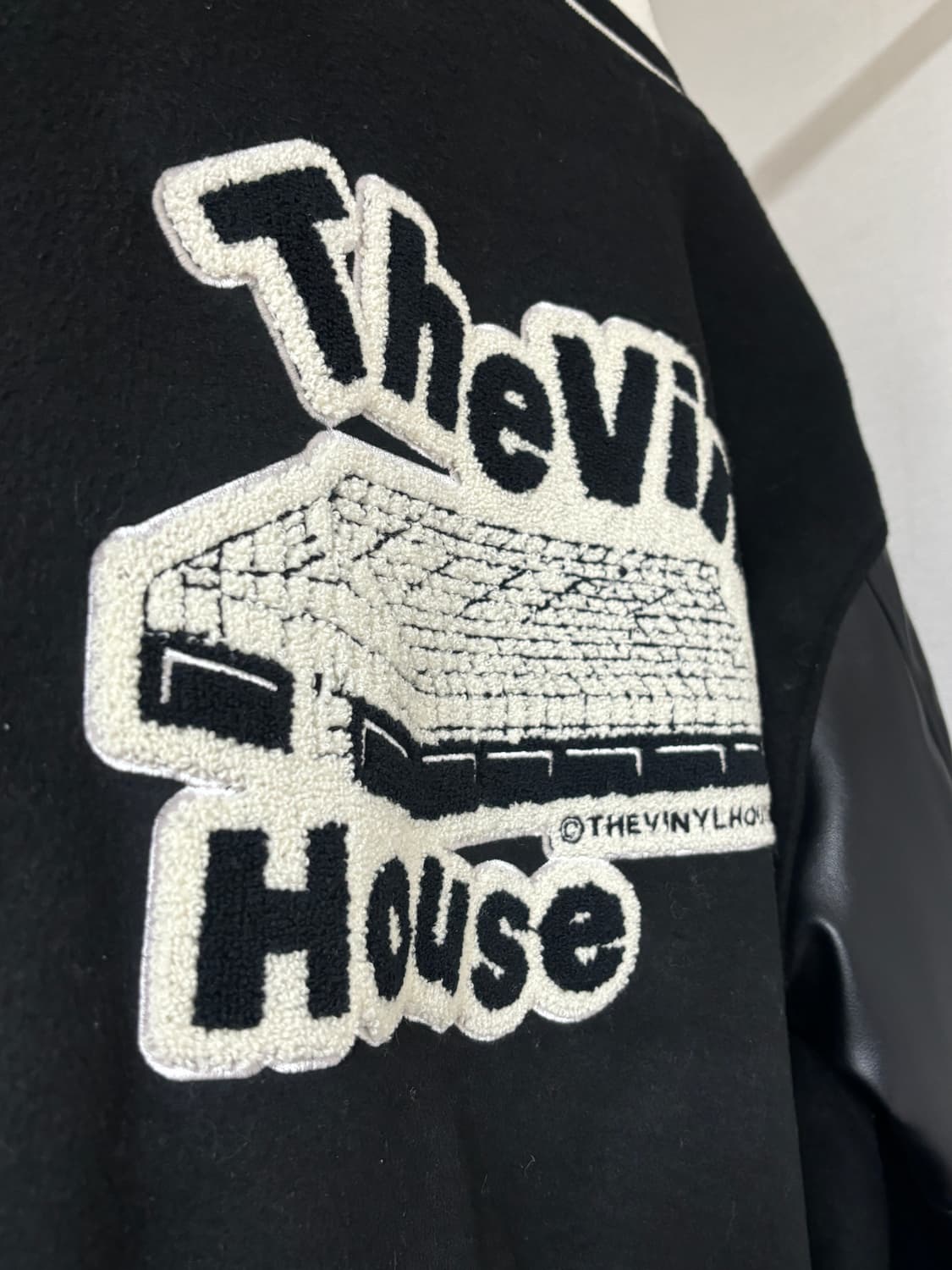 더바이닐하우스 바시티 자켓 상품이미지10