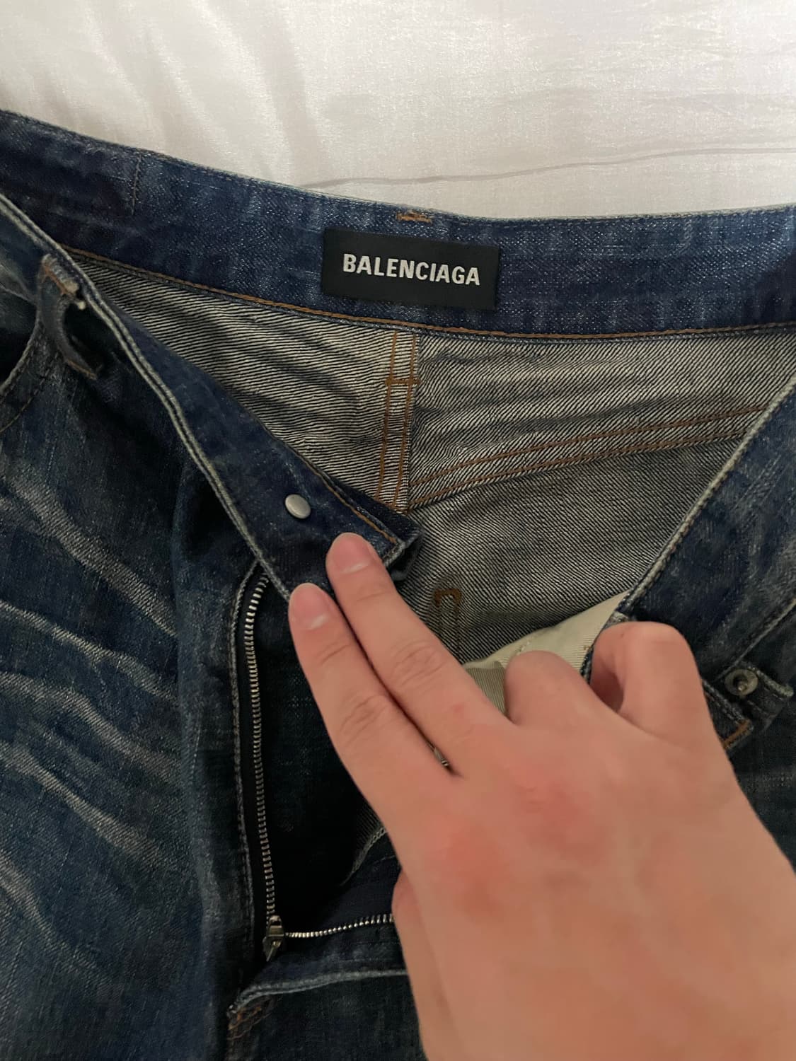 S) 발렌시아가 캣워싱 사각포켓 중청 데님  상품이미지3